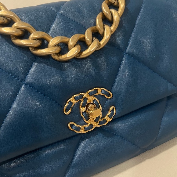 CHANEL Blue Flap 19 Quilted Lambskin Bag with Gold Hardware - Picture 4 of 13